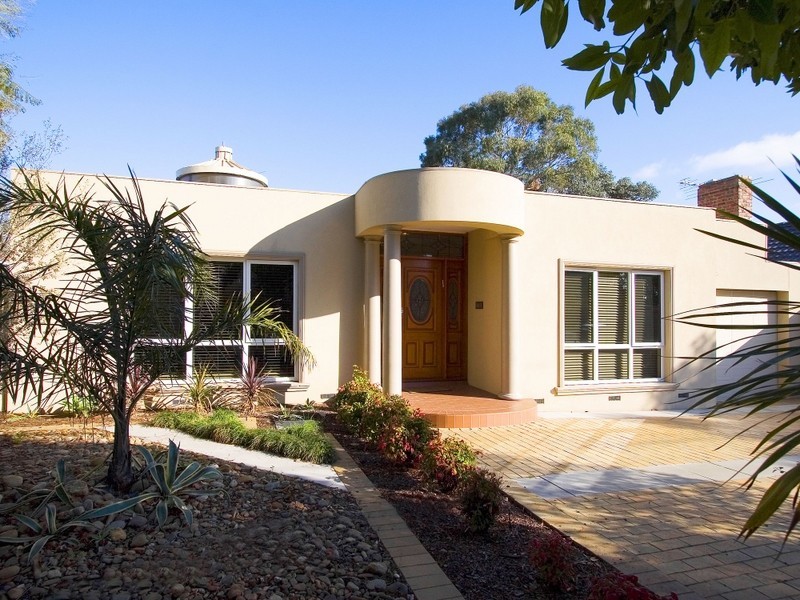 82 Castlewood St, Bentleigh East VIC 3165