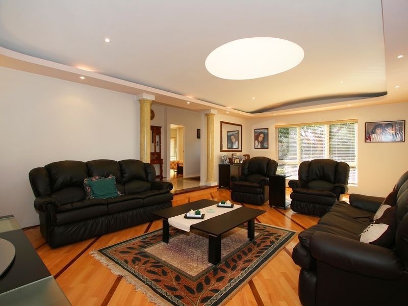 82 Castlewood St, Bentleigh East VIC 3165