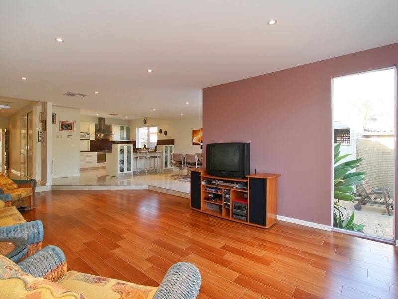 82 Castlewood St, Bentleigh East VIC 3165