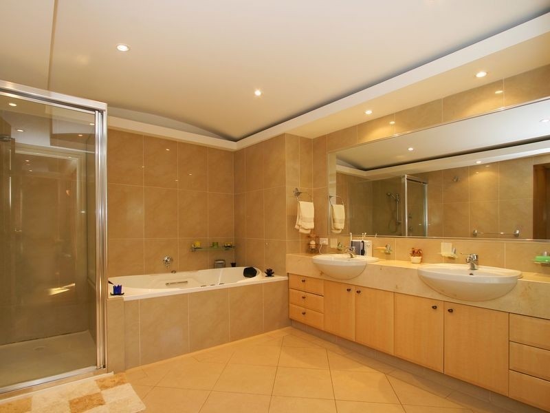 82 Castlewood St, Bentleigh East VIC 3165