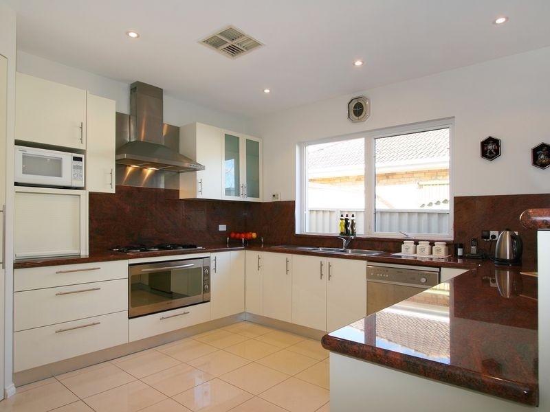 82 Castlewood St, Bentleigh East VIC 3165