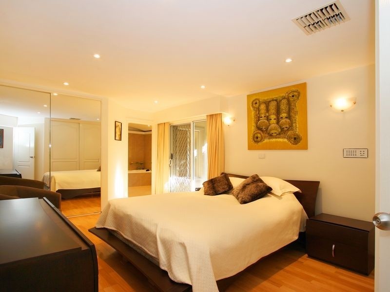 82 Castlewood St, Bentleigh East VIC 3165