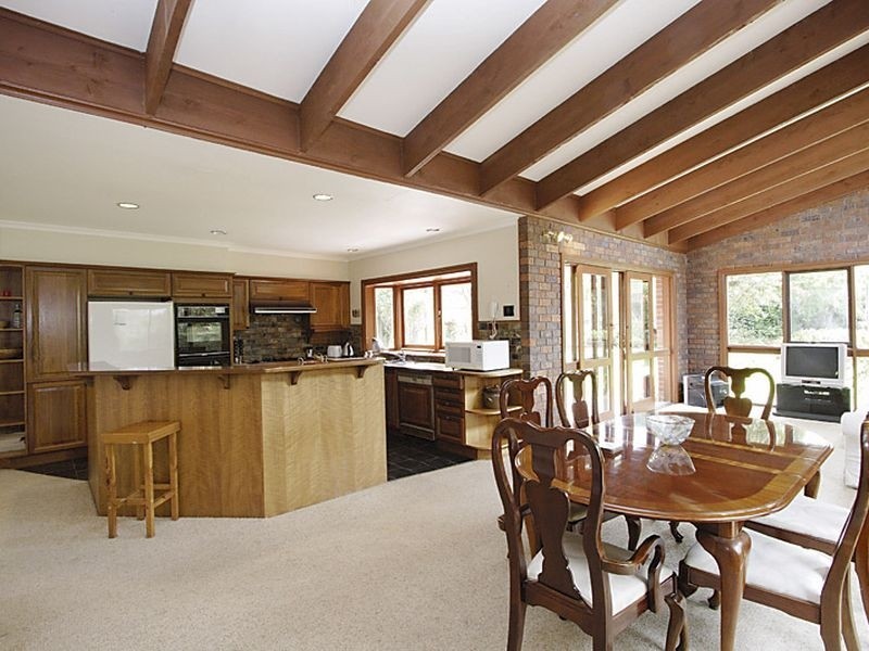 8 Sylverly Grove, Caulfield VIC 3162