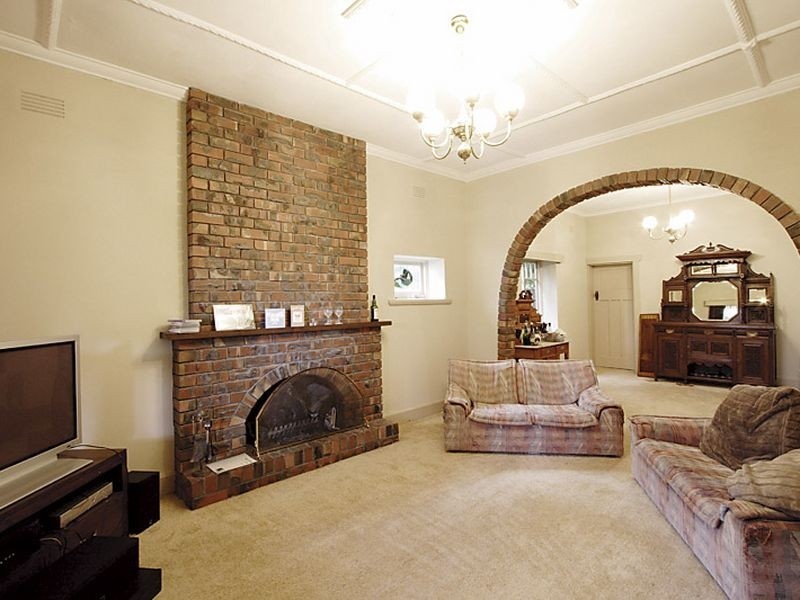 8 Sylverly Grove, Caulfield VIC 3162