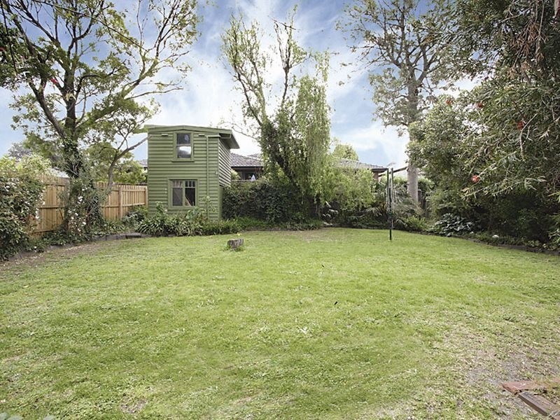 8 Sylverly Grove, Caulfield VIC 3162