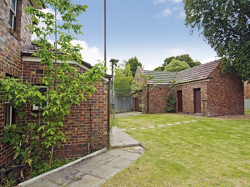 8 Waiora Rd, Caulfield North VIC 3161