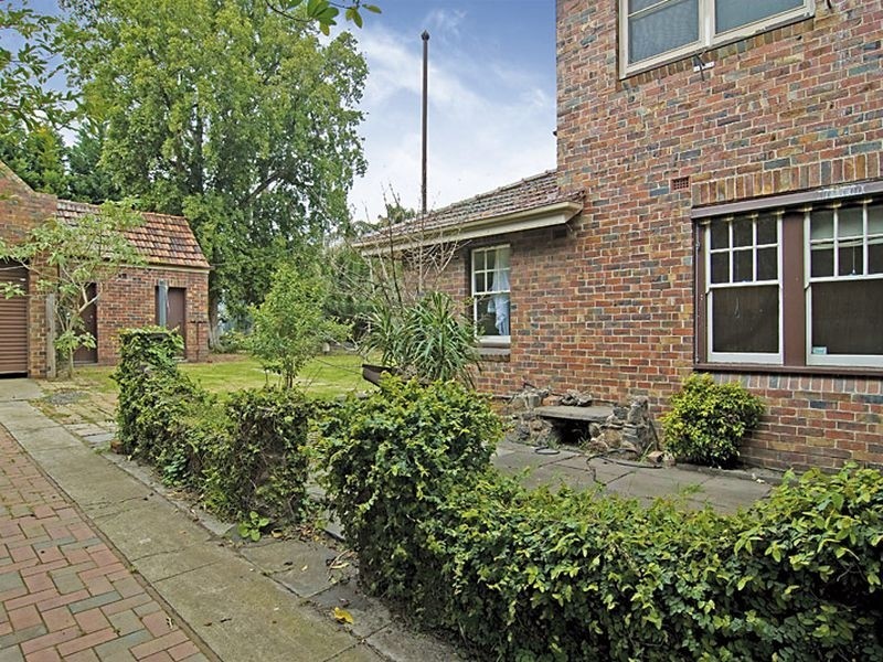 8 Waiora Rd, Caulfield North VIC 3161