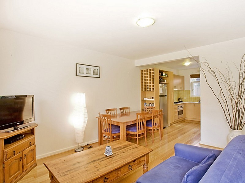 2/46 Foam St, Elwood VIC 3184