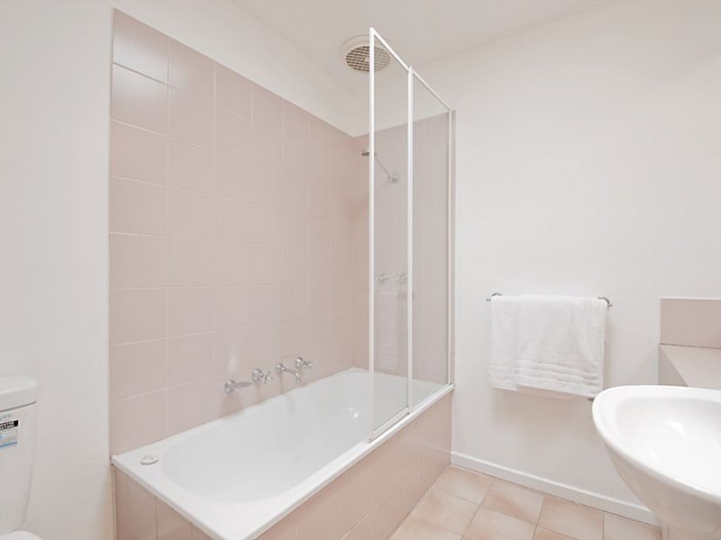 2/18 Payne St, Caulfield North VIC 3161