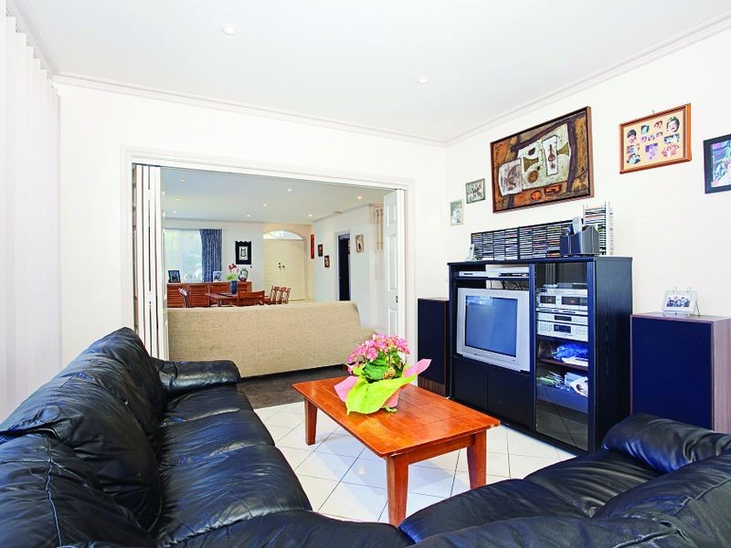 6 Mimosa Road, Carnegie VIC 3163