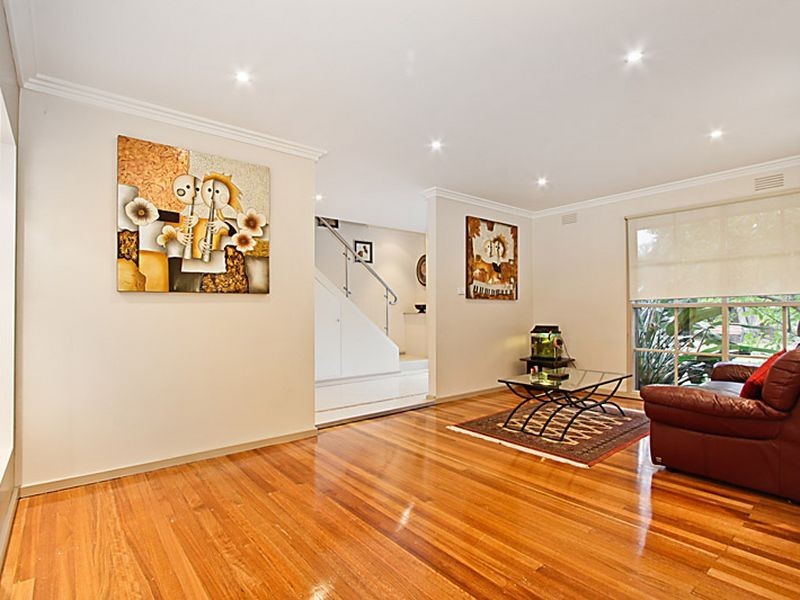 33 Bokhara Rd, Caulfield South VIC 3162