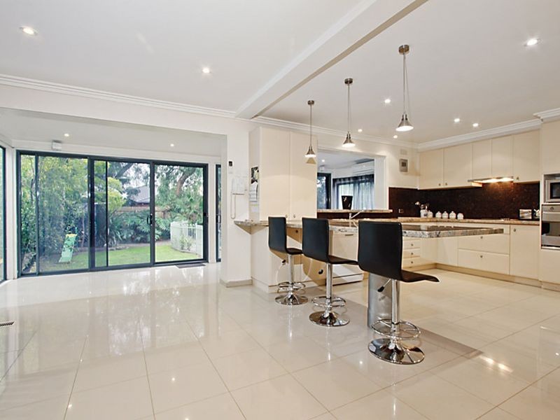 33 Bokhara Rd, Caulfield South VIC 3162