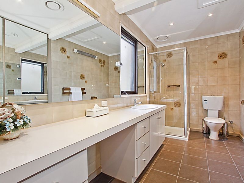 33 Bokhara Rd, Caulfield South VIC 3162