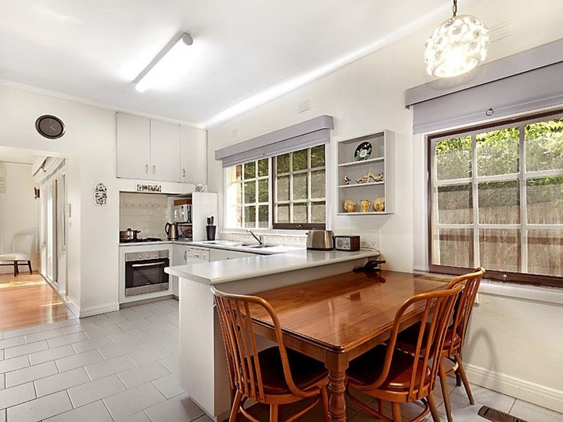 15 Lorrean Avenue, Brighton East VIC 3187