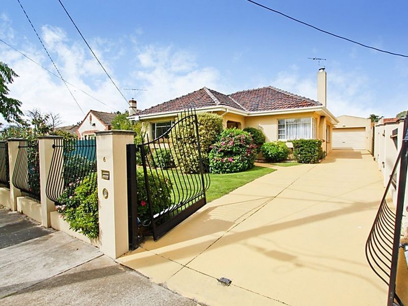 6 Beddoe Av, Brighton East VIC 3187