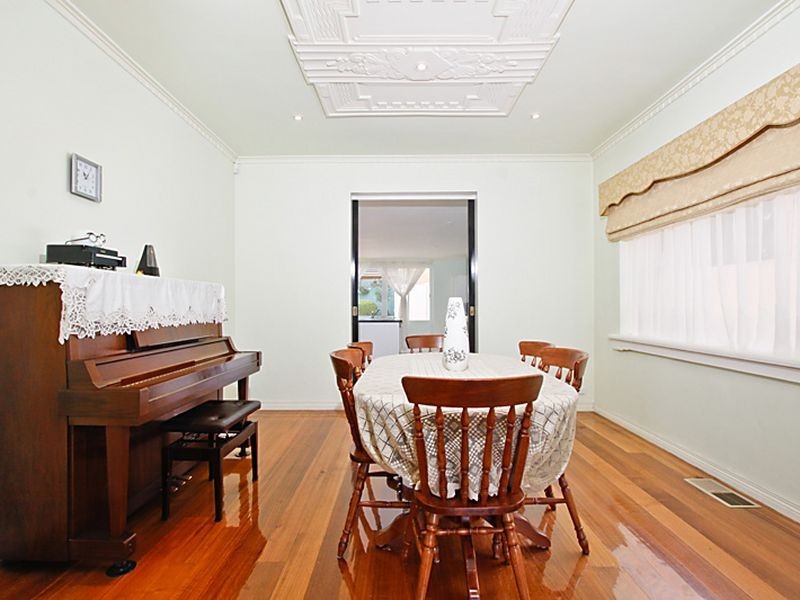 6 Beddoe Av, Brighton East VIC 3187