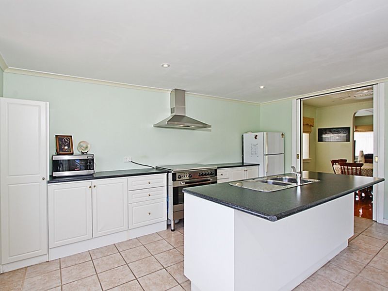 6 Beddoe Av, Brighton East VIC 3187