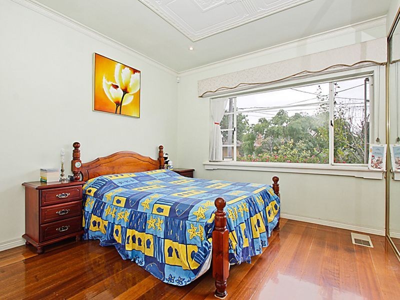 6 Beddoe Av, Brighton East VIC 3187