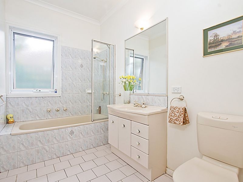 6 Beddoe Av, Brighton East VIC 3187