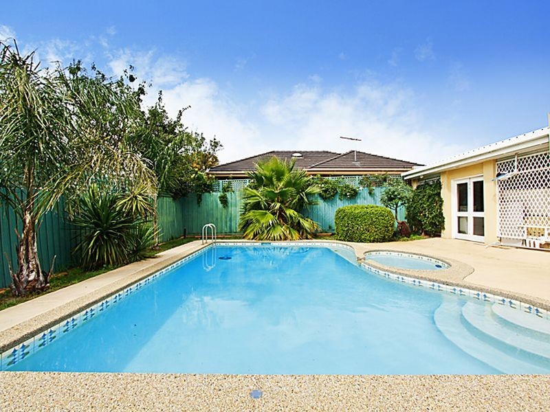 6 Beddoe Av, Brighton East VIC 3187