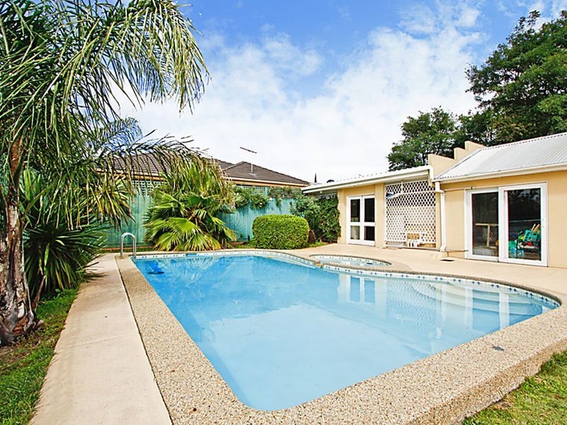 6 Beddoe Av, Brighton East VIC 3187