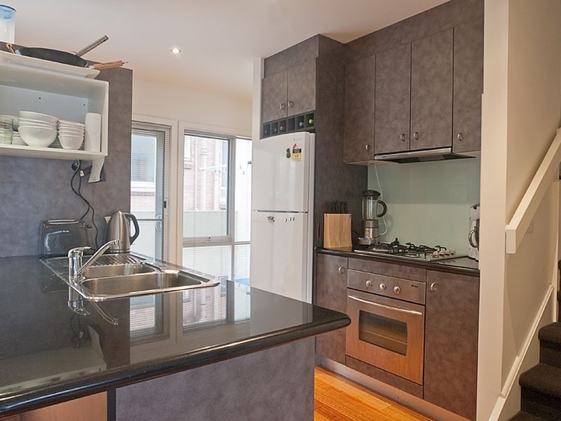 2/15 Albion Street, St Kilda East VIC 3183