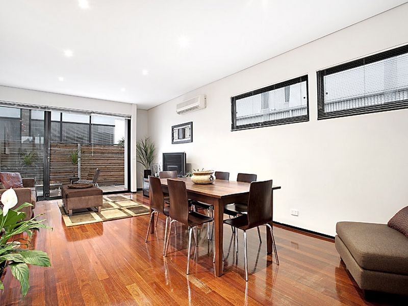 2/30 Gourlay Street, St Kilda East VIC 3183