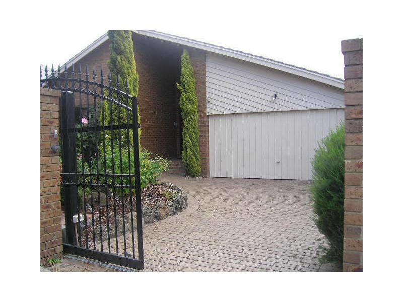 13 Younger Avenue, Caulfield South VIC 3162