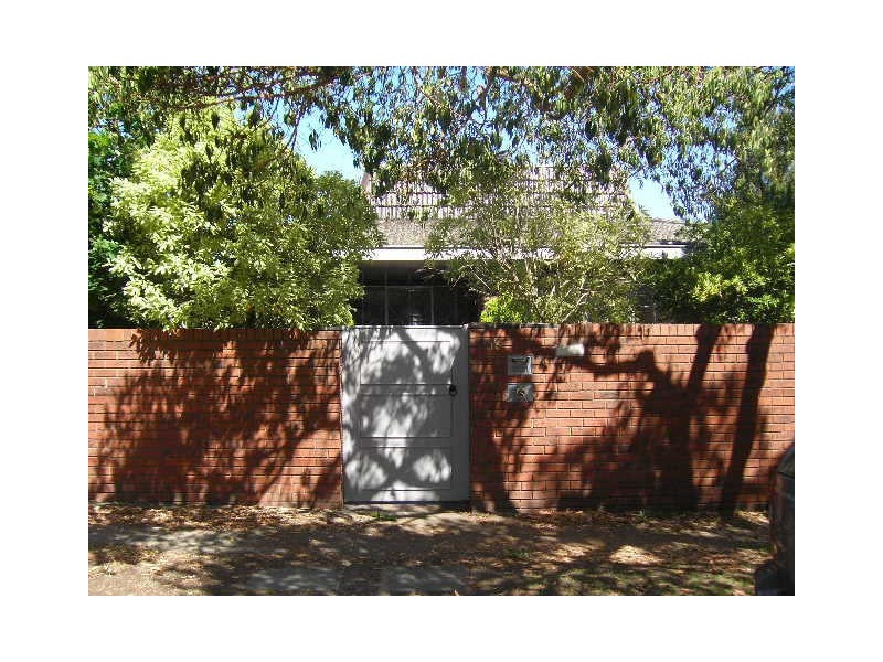 15 Helenslea Road, Caulfield North VIC 3161