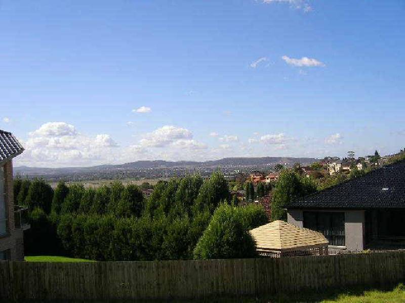 4 Chipping Hill Court, Wheelers Hill VIC 3150