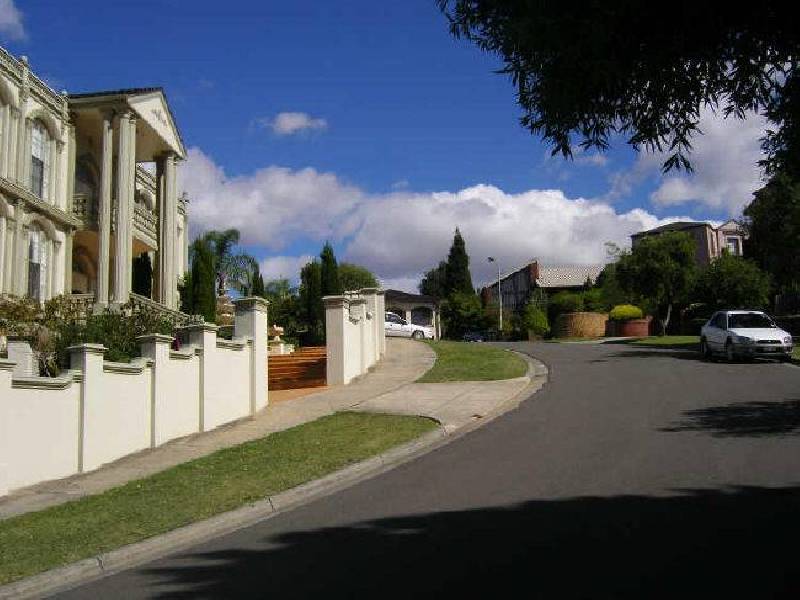 4 Chipping Hill Court, Wheelers Hill VIC 3150