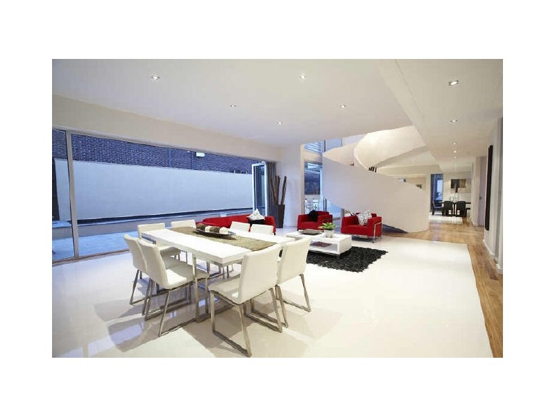 16 Carinya Crescent, Caulfield North VIC 3161