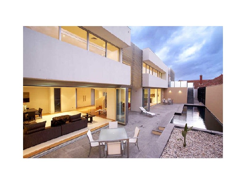 16 Carinya Crescent, Caulfield North VIC 3161