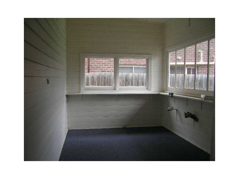 36 Loch Avenue, St Kilda East VIC 3183