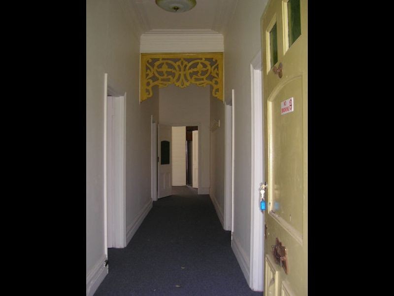 36 Loch Avenue, St Kilda East VIC 3183