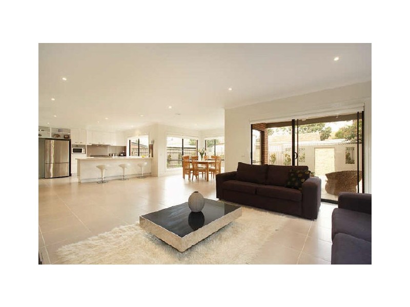 2 Bambra Road, Caulfield North VIC 3161