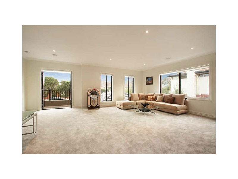 2 Bambra Road, Caulfield North VIC 3161