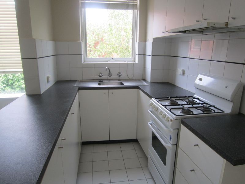 11/8 Charnwood Grove, St Kilda VIC 3182