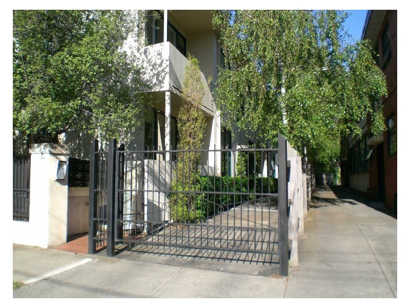 11/8 Charnwood Grove, St Kilda VIC 3182