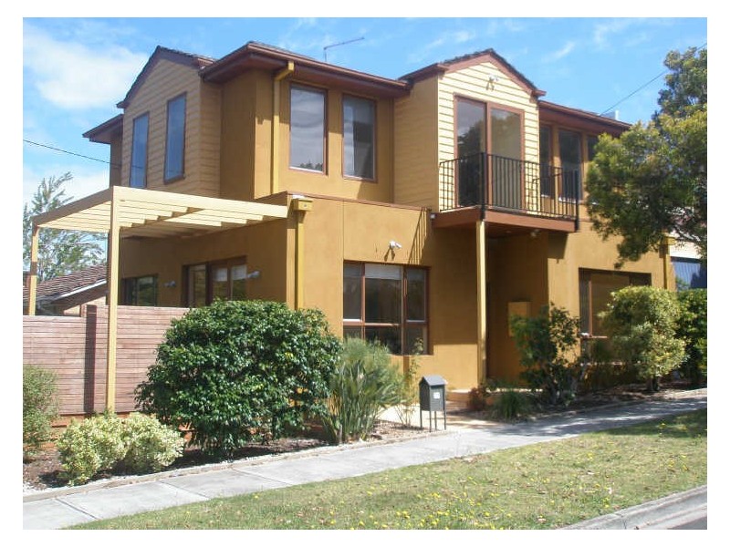 75 Linacre Road, Hampton VIC 3188