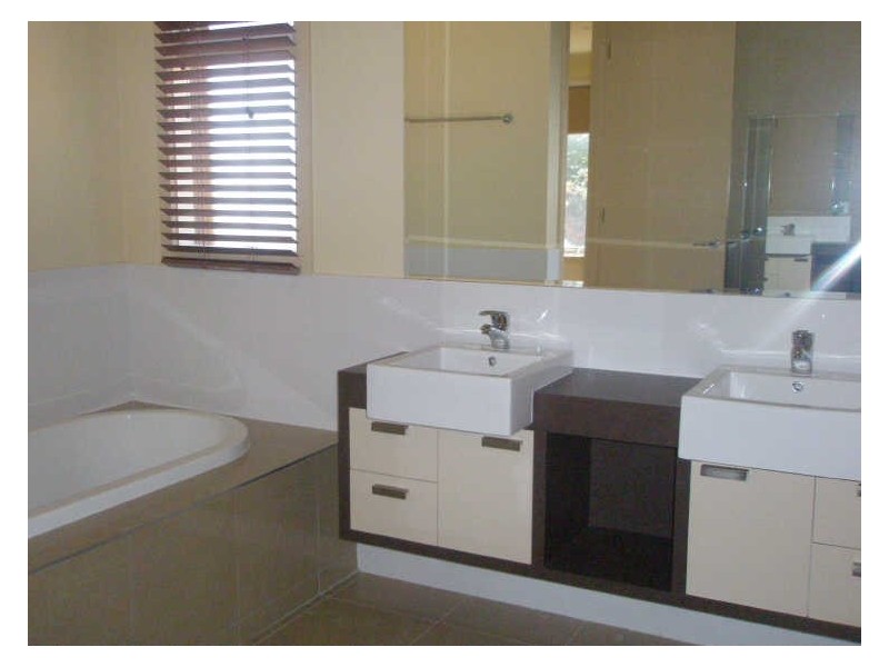 75 Linacre Road, Hampton VIC 3188