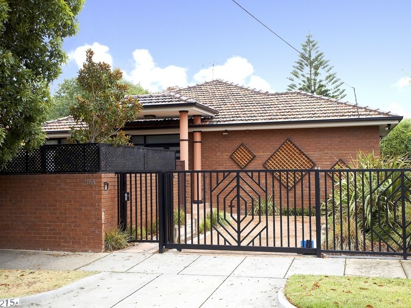 215a Kambrook Road, Caulfield VIC 3162