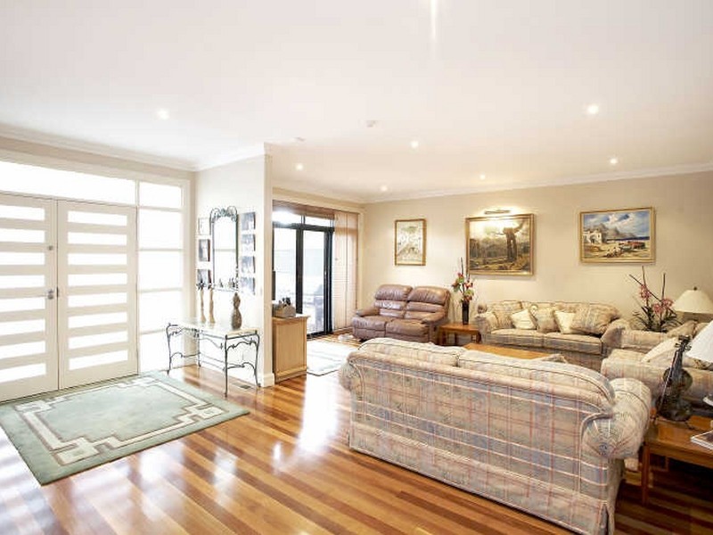 215a Kambrook Road, Caulfield VIC 3162