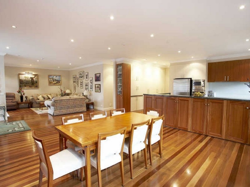 215a Kambrook Road, Caulfield VIC 3162