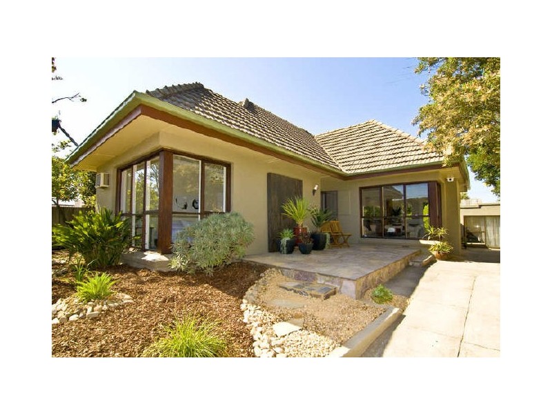16 Norman Street, Mckinnon VIC 3204