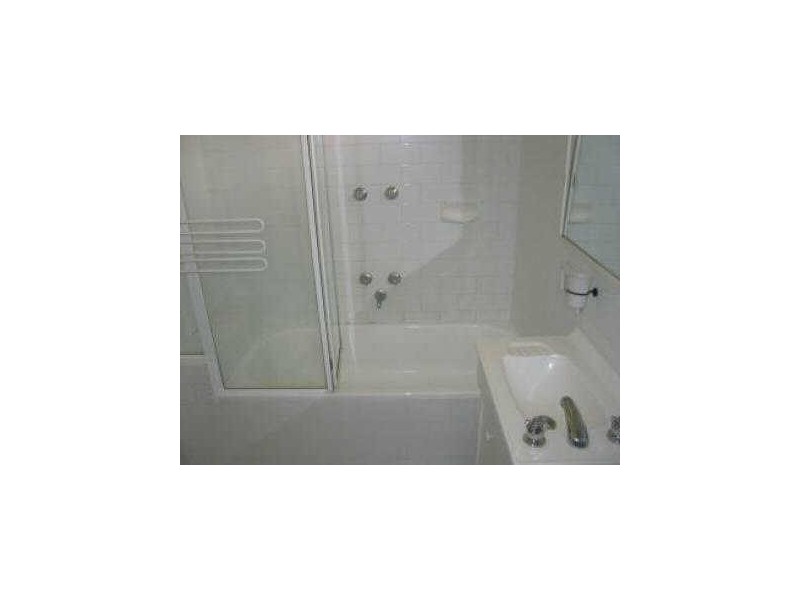 8/217 Brighton Road, Elwood VIC 3184