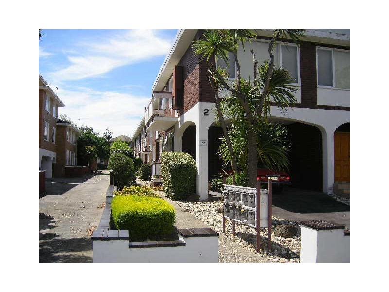 1/2 Parkside Street, Elsternwick VIC 3185