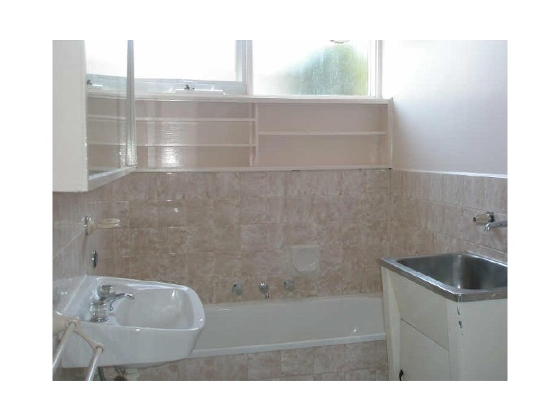 1/2 Parkside Street, Elsternwick VIC 3185