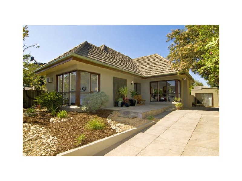 16 Norman Street, Mckinnon VIC 3204