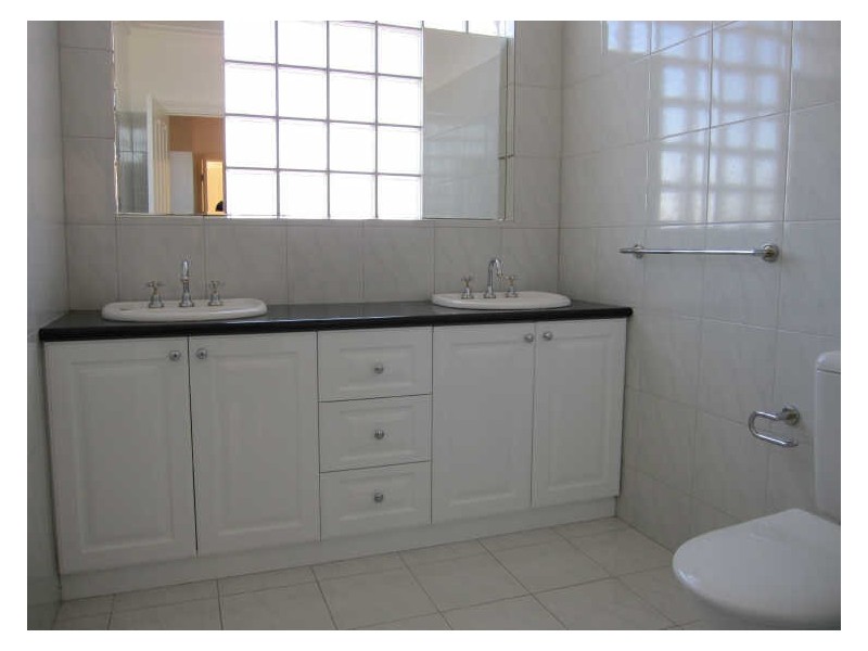 1/10 Charles Street, Brighton East VIC 3187